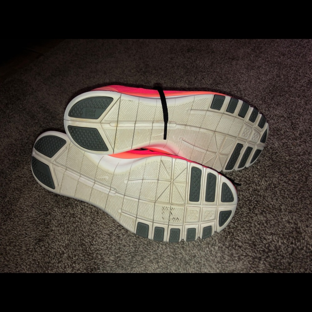 Nike training shoes size 8.5-barely worn - Picture 6 of 7